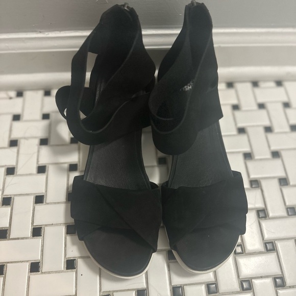 Eileen Fisher Black Strappy Sandals - Picture 2 of 6
